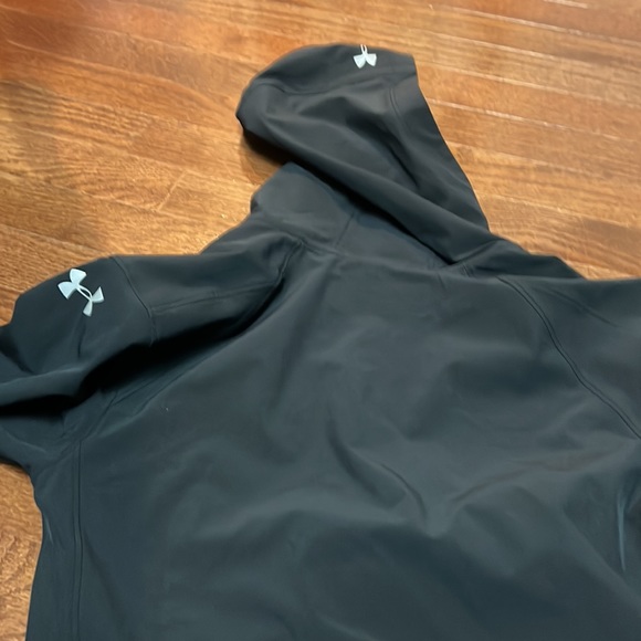 Underarmour outrun the storm jacket- like new condition - Picture 6 of 7